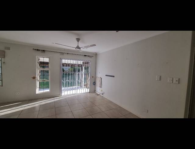 3 BEDROOM APARTMENT FOR SALE IN SOMERSET PARK
